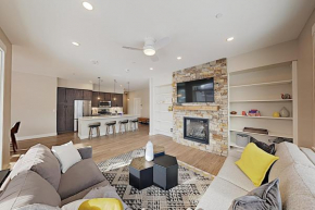 New Luxury Loft 307 I Huge Hot Tub I Great Views I Best Price I FREE Adventures Daily